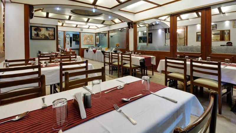 בית מלון כפרי Regal Enclave