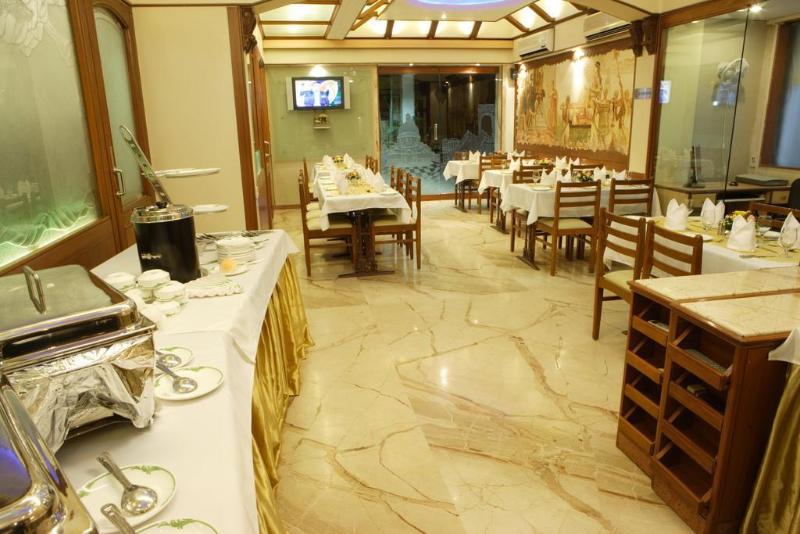 בית מלון כפרי Regal Enclave