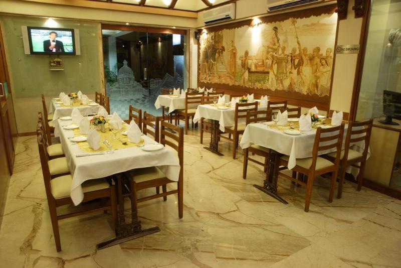 בית מלון כפרי Regal Enclave