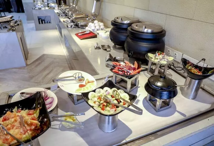 فندق Royal Orchid Golden Suites Pune