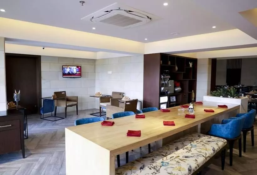 فندق Royal Orchid Golden Suites Pune