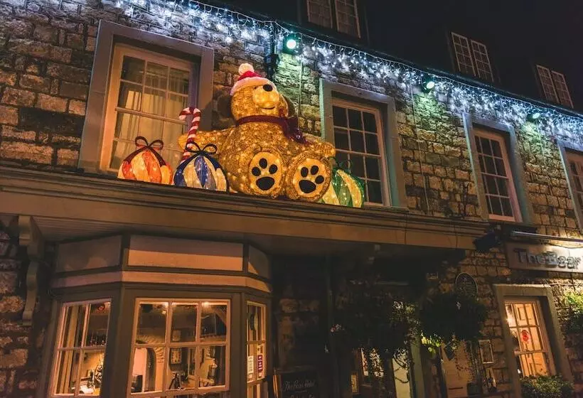 בית מלון כפרי The Bear, Cowbridge