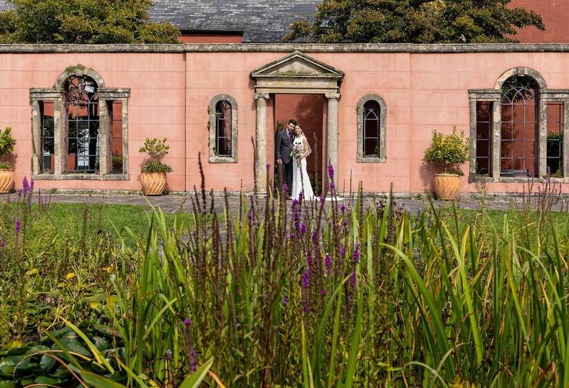 فندق The Bear, Cowbridge