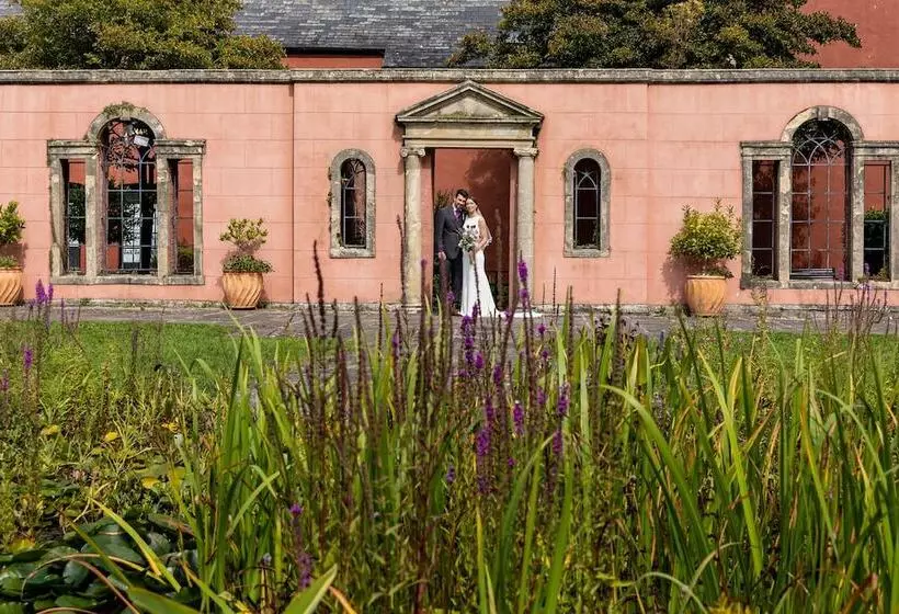 בית מלון כפרי The Bear, Cowbridge