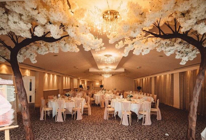 فندق The Bear, Cowbridge