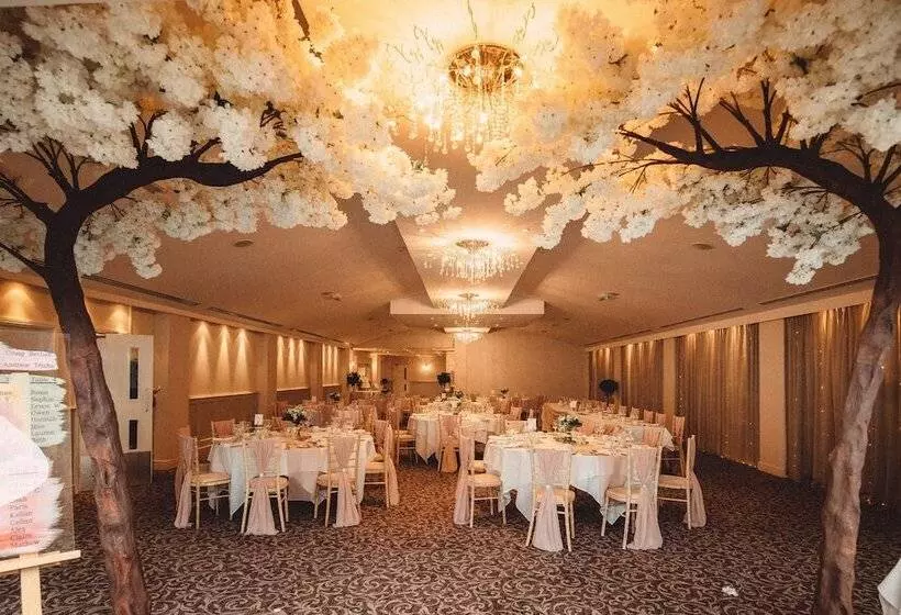 בית מלון כפרי The Bear, Cowbridge