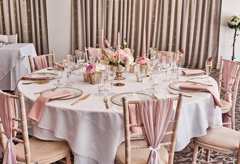 فندق The Bear, Cowbridge