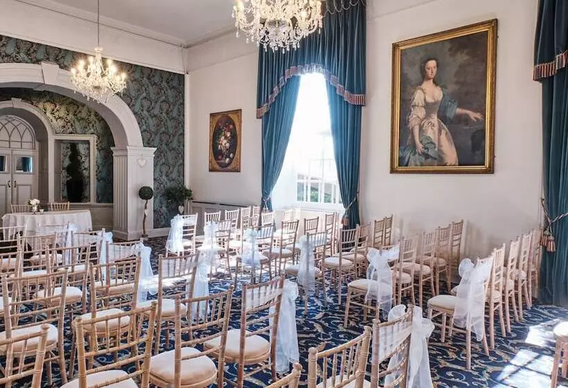 בית מלון כפרי The Bear, Cowbridge