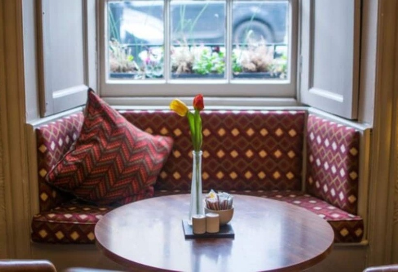 فندق The Bear, Cowbridge