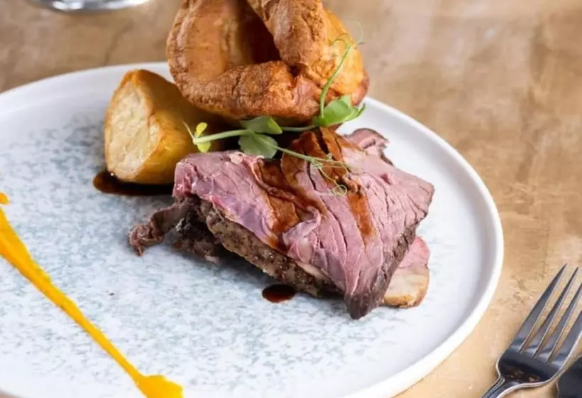 בית מלון כפרי The Bear, Cowbridge