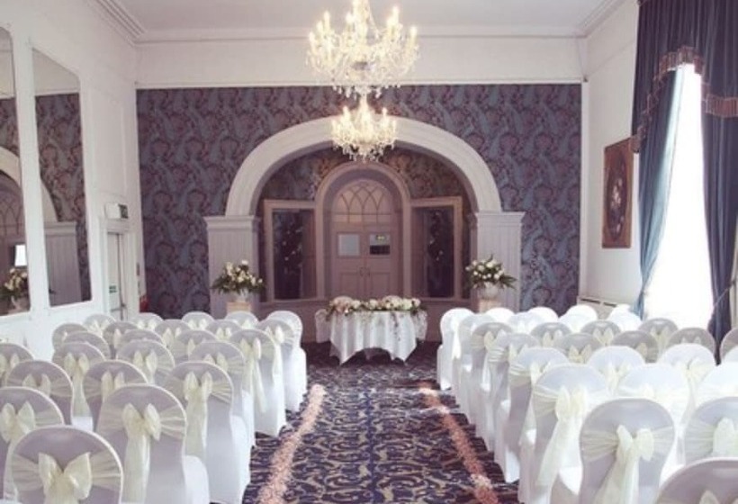 فندق The Bear, Cowbridge