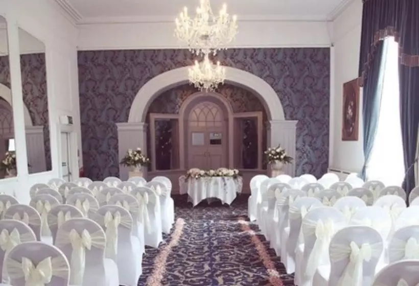 בית מלון כפרי The Bear, Cowbridge