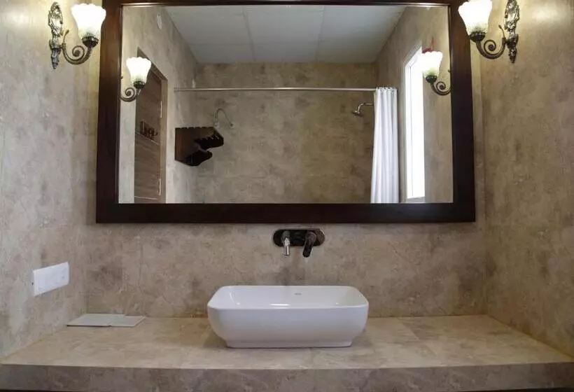 Tripli Hotels Shambhu Villas