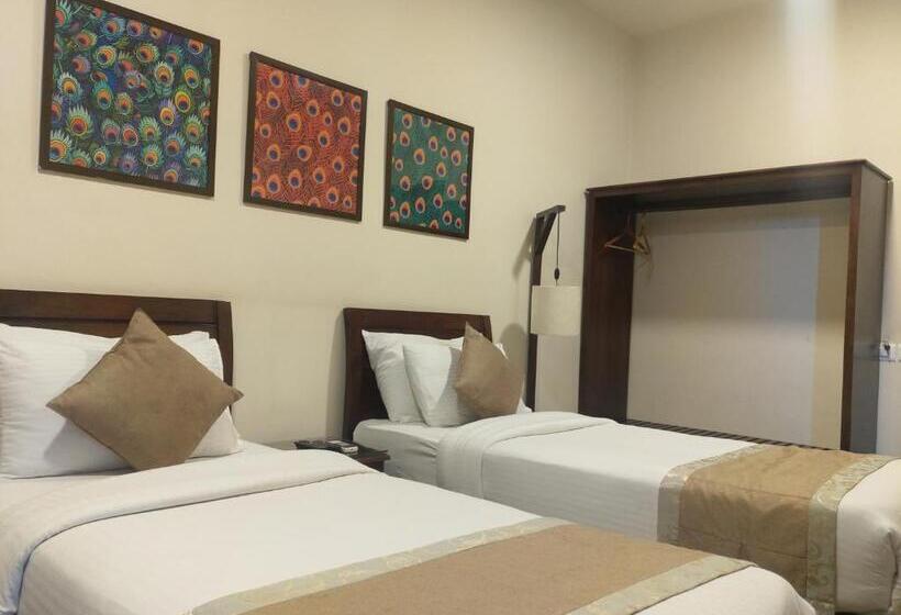 Tripli Hotels Shambhu Villas
