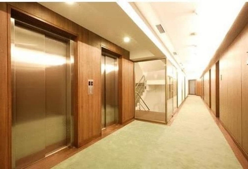 هتل Yogi Executive, Navi Mumbai