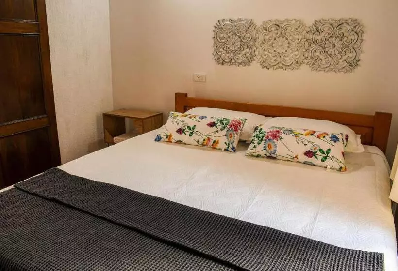 تختخواب و صبحانه La Casa De Ana