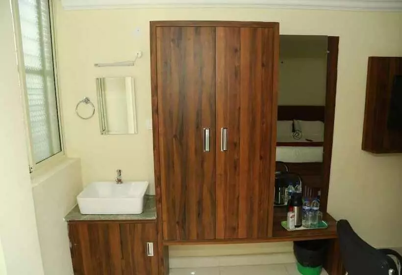 Hotelli Cnr Residency