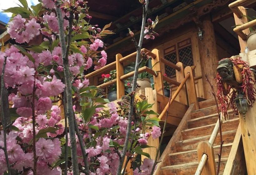 膳宿费 Tibetanstyle Courtyard