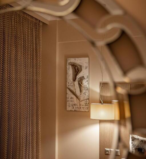 Royalty Suites Seaside