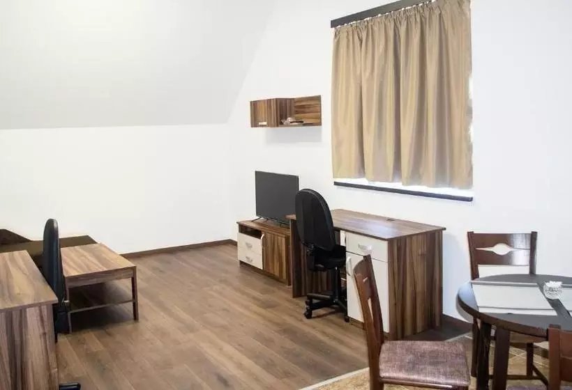 هاستل Stenso Rooms