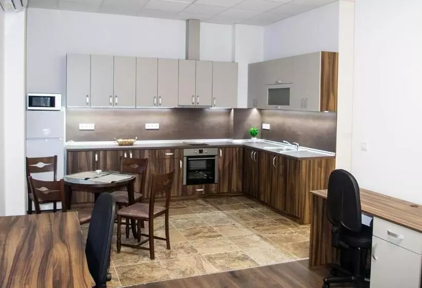 هاستل Stenso Rooms