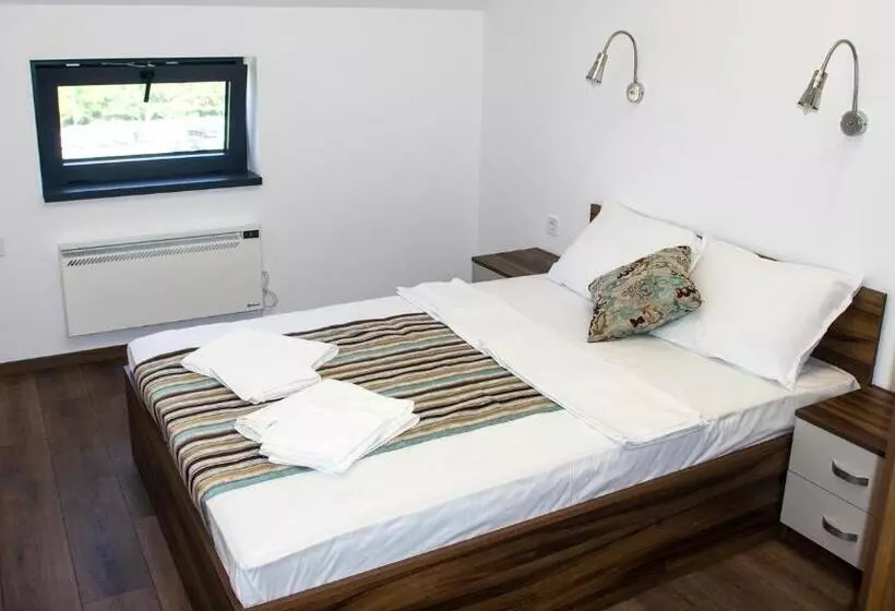 هاستل Stenso Rooms