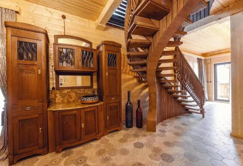 هتل Chateau Kvirike