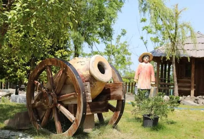 هتل Chateau Kvirike