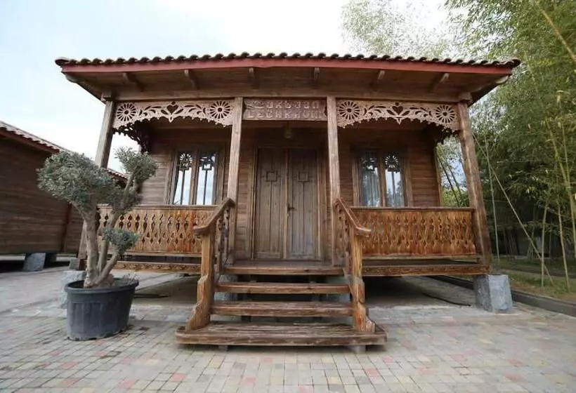 هتل Chateau Kvirike