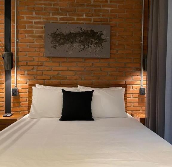 هتل Oxú Solo Adultos