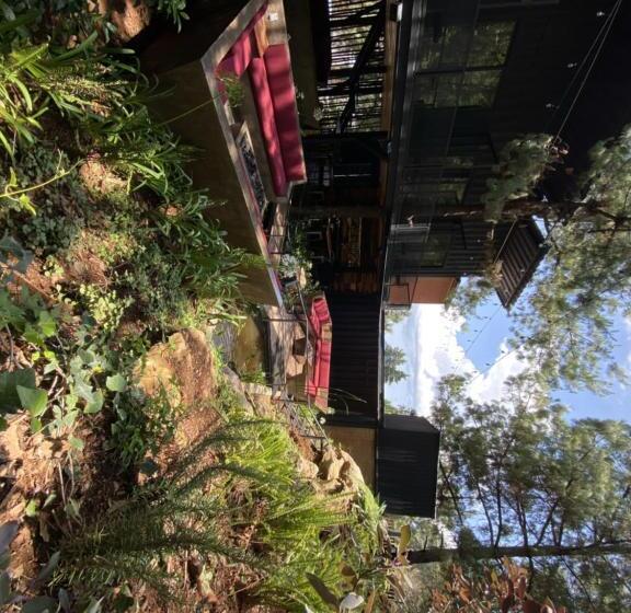 هتل Oxú Solo Adultos