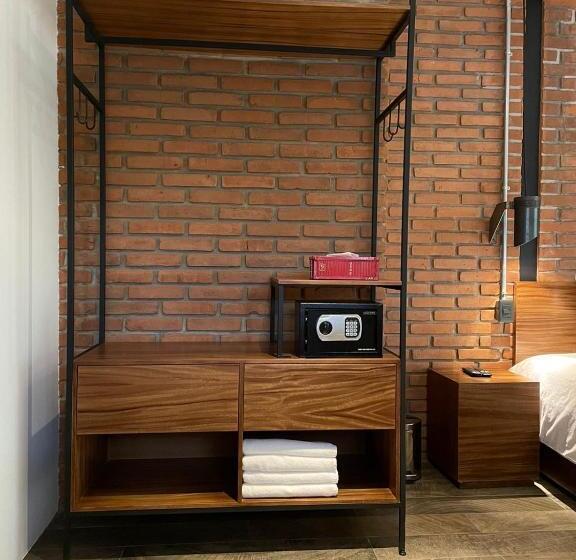 هتل Oxú Solo Adultos