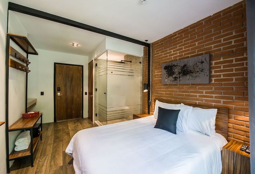 هتل Oxú Solo Adultos