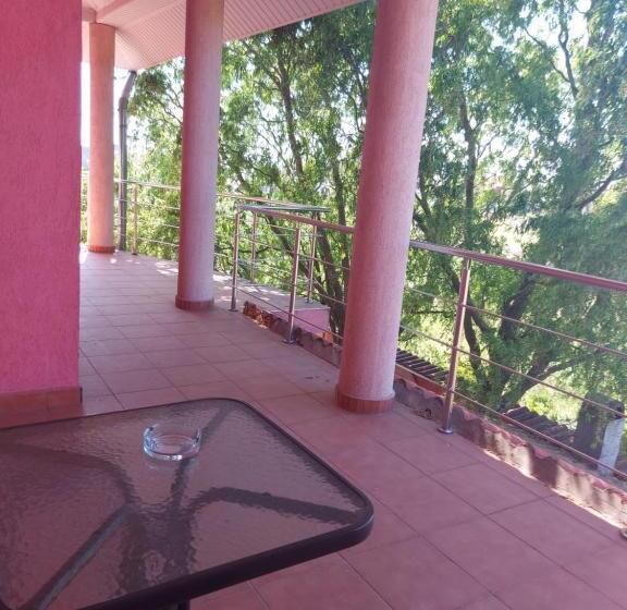 פנסיון Casa Eric