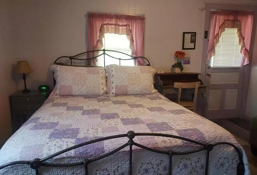 Serenity Motel