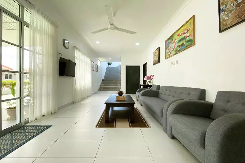 Hotelli Oyo 90230 Dh Residence