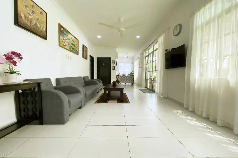 Hotelli Oyo 90230 Dh Residence