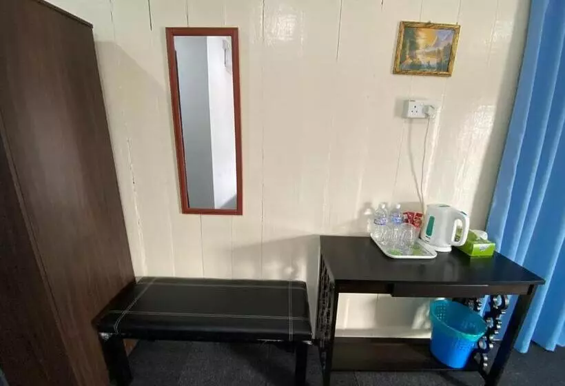 Hotelli Oyo 90230 Dh Residence