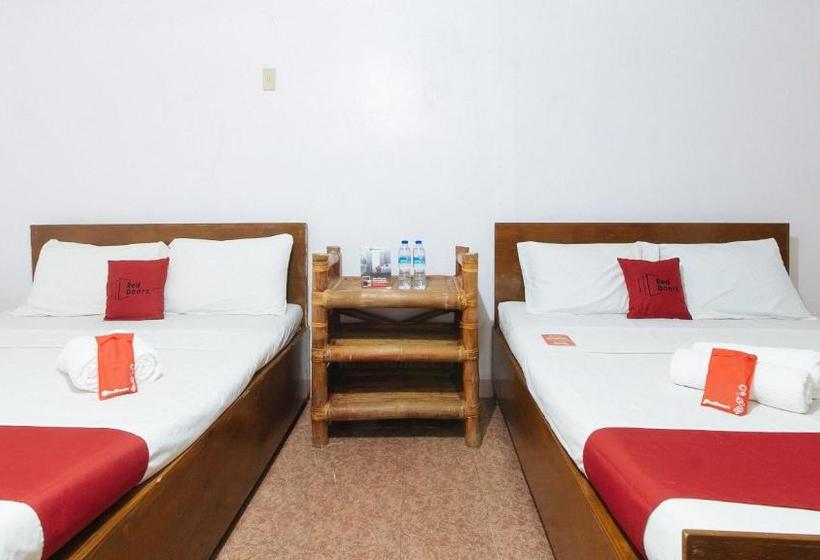 فندق Reddoorz Hostel At Megans Paradisio Beach Resort
