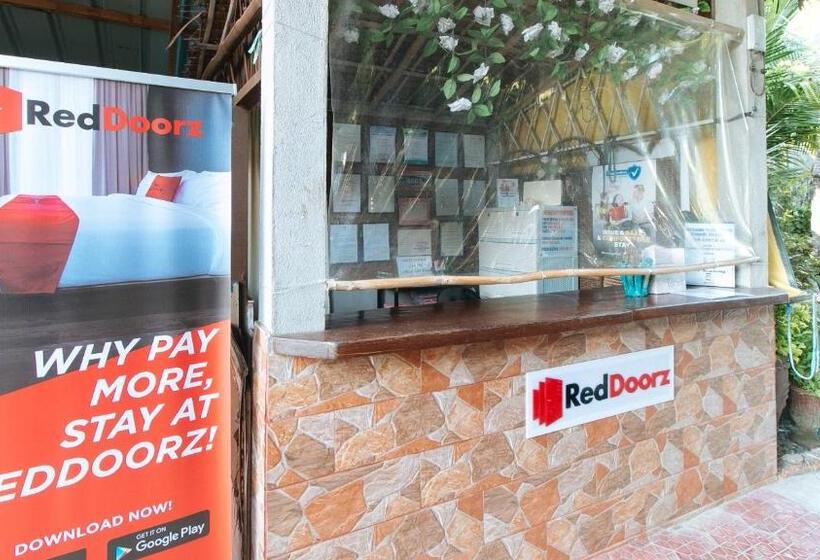 فندق Reddoorz Hostel At Megans Paradisio Beach Resort