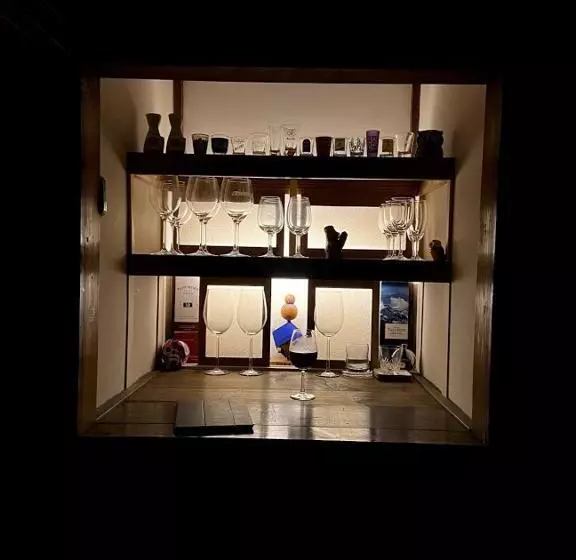 Majatalo Okiya Guest House & Tapas Bar