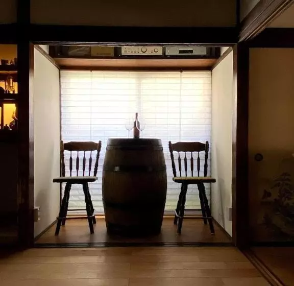 Majatalo Okiya Guest House & Tapas Bar