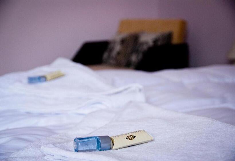 Общежитие Pazonyi Fogadó és étterem