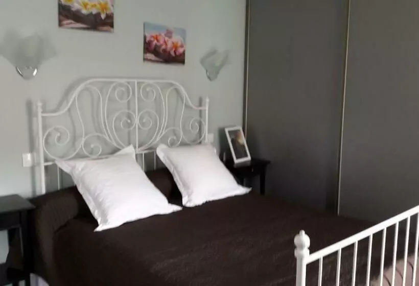 ベッドアンドブレックファースト Les Pierres Folles