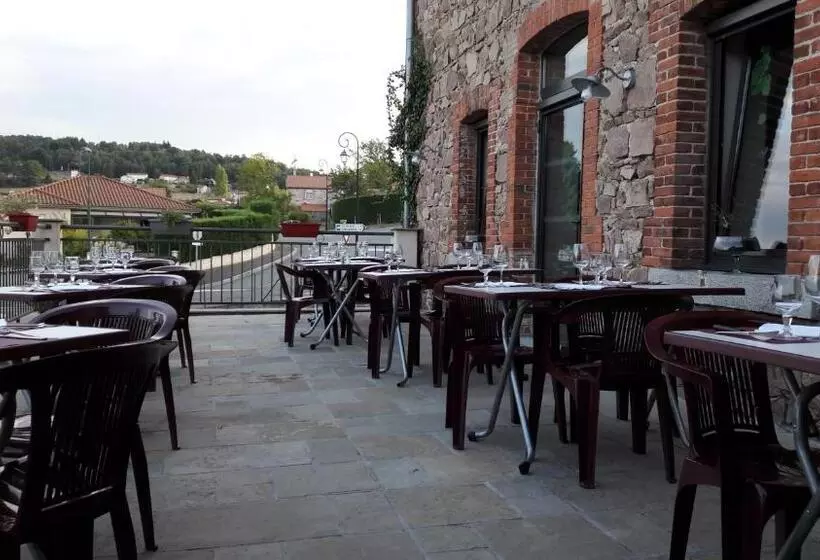 ベッドアンドブレックファースト Les Pierres Folles