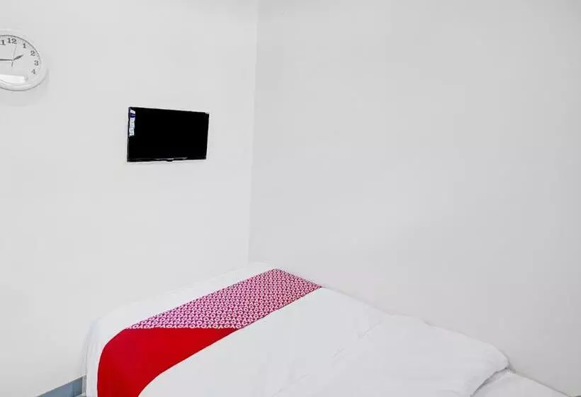 هتل Reddoorz At Jalan Stm Medan 2