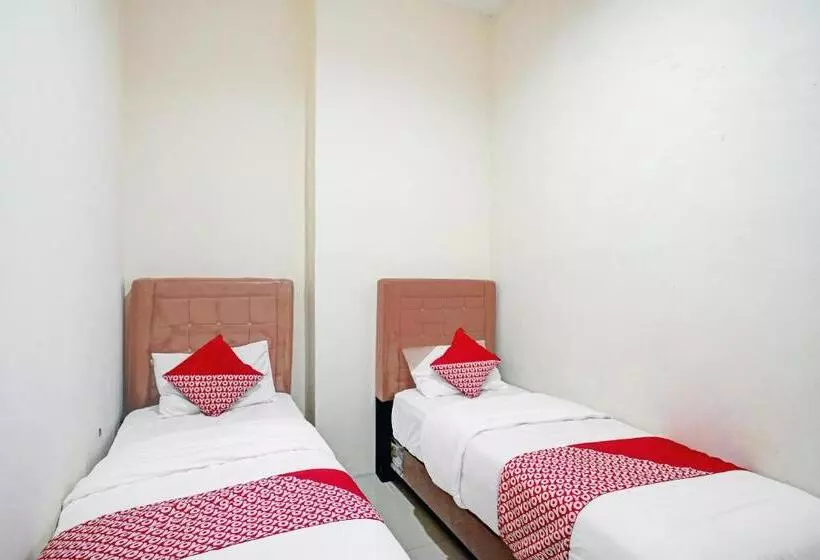 هتل Reddoorz At Jalan Stm Medan 2