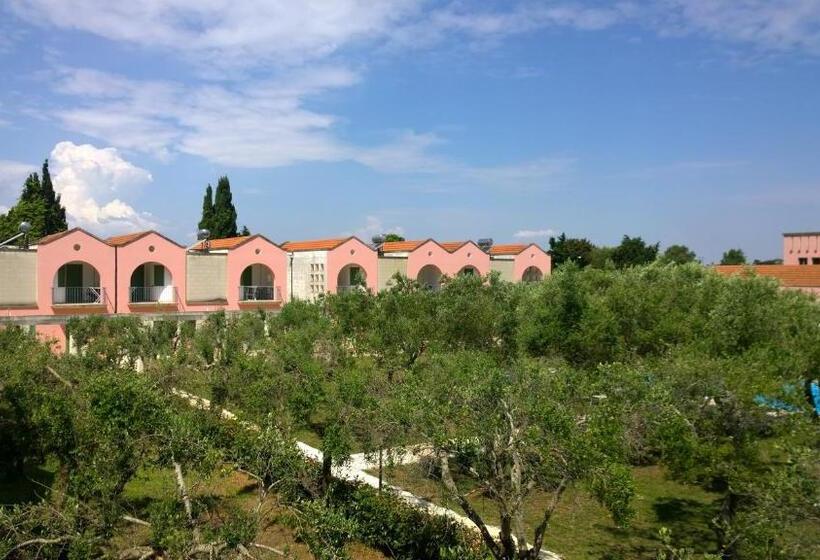 אתר נופש Family Village Otranto