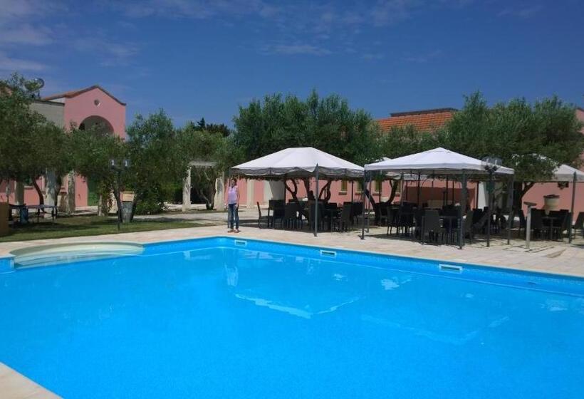 אתר נופש Family Village Otranto