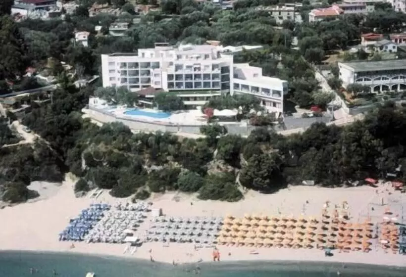 Отель Baia Delle Sirene